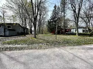 257 Robins Point Rd [S7389916]